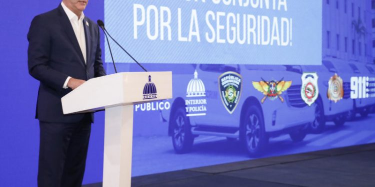 Abinader dispuesto a explicar a obispos situación en Haití y sus efectos en el país