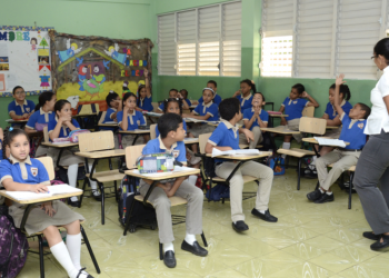 Menos estudiantes haitianos procuran inscripciones en escuelas por temor a repatriaciones