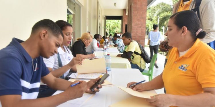 Visión de jóvenes plantea un nuevo diálogo en contrataciones