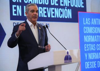 Abinader insta aprobar códigos Penal y Laboral