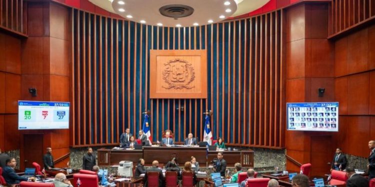 Presidente del Senado y diputados se reúnen con la procuradora para consensuar Código Penal