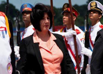 La ministra que negó existencia de mendigos en Cuba renunció a su cargo, acusada de falta de sensibilidad