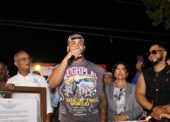 Cientos de personas reciben a “Caramelo” en su llegada a Dajabón