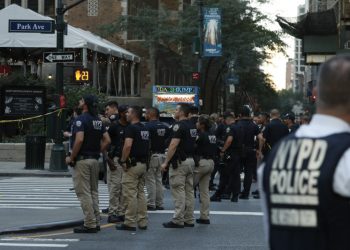 Cinco muertos en un tiroteo en Nueva York, entre ellos un policía