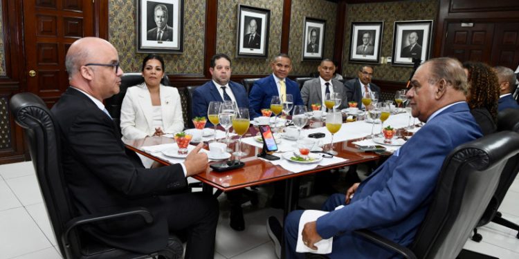 Acuerdo de cielos abiertos potencia el turismo y bajos precios en el país