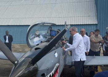 El Gobierno presenta y estrena los “Dulus”, primeros aviones ensamblados en el país