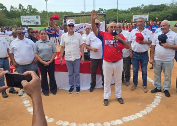 Ulises Rodríguez da apertura al Torneo Inter-empresarial de Softbol, Afirmó en su discurso que “Seguiré apoyando el deporte en esta administración”