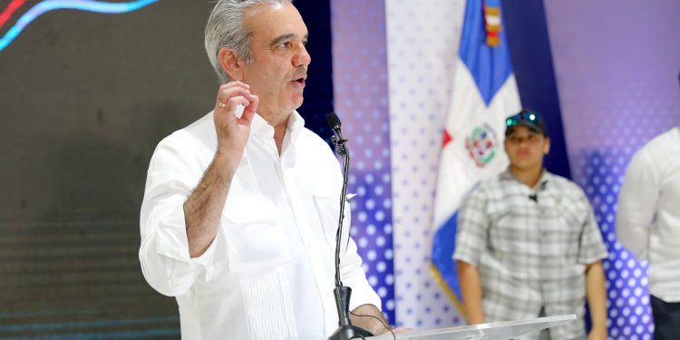 Montecristi avanza con apoyo del Gobierno: Presidente Abinader inaugura muelle en Cayo Yuti y escuela básica