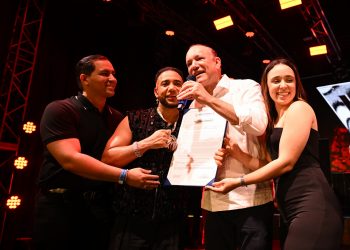 Concejo de Regidores declara "Hijo Adoptivo de Santiago" a Elvis Martínez “El Camarón”