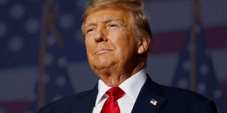 EEUU: Diagnostican Trump con «insuficiencia venosa crónica»