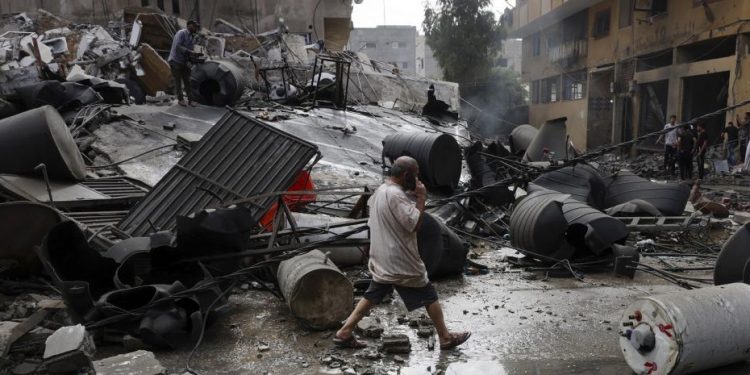 Aumentan a seis muertos y 86 heridos las víctimas por la oleada de ataques de Israel contra Yemen