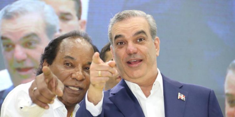 Abinader cumple juramento y nombra a Zorrilla Ozuna