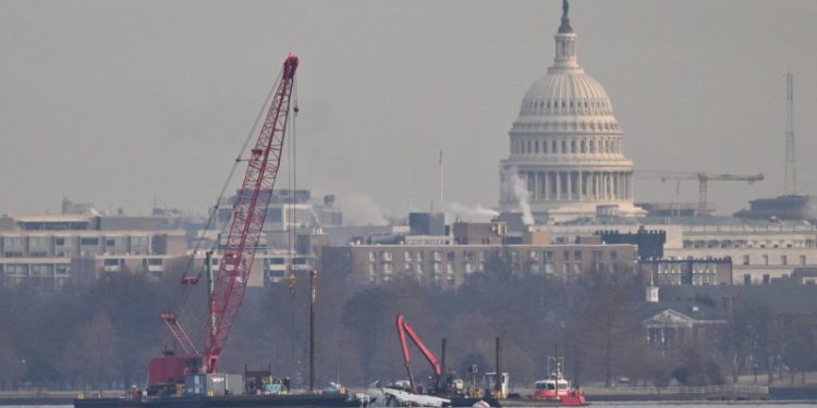 Investigación revela fallas en instrumentos del helicóptero que chocó con avión en Washington