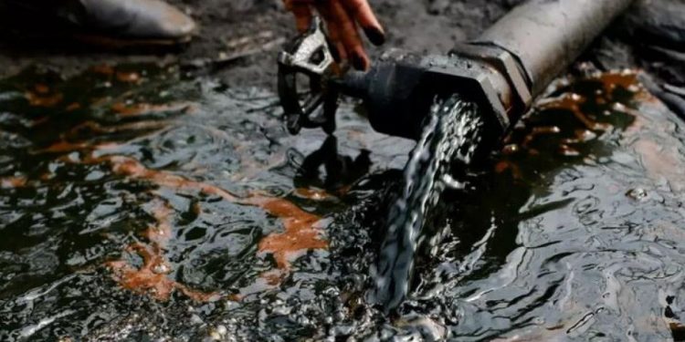 El petróleo sube antes de reunión Trump-Putin