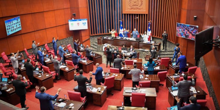 Senado envía a diputados cinco proyectos de ley; deberán decidir si pasa al PE para su promulgación