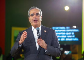 Abinader continúa enfrentamientos con Danilo y Leonel tras críticas a su Gobierno