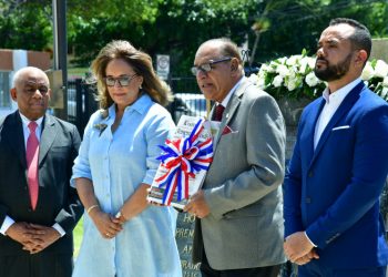 Miguel Franjul en entrega floral por 136 aniversario: Las luchas del Listín Diario no son caprichosas