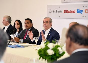 Abinader: Salario mínimo del sector público es “indignante”; considera aumento en próximo presupuesto