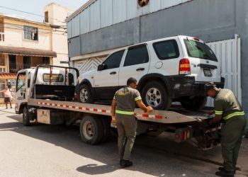 Alcaldía DN y Digesett intensifican retiro de chatarras en la capital y limpian ensanche Quisqueya