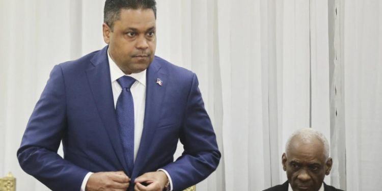 Se nombra un nuevo liderazgo en Haití mientras las pandillas amenazan con derrocar al gobierno