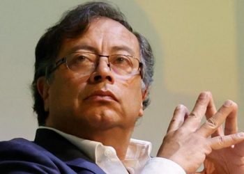 Petro en disputa por isla en el Amazonas