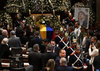 Colombianos despiden al senador y precandidato presidencial Miguel Uribe en su capilla ardiente