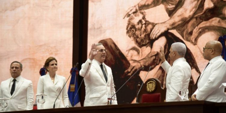 Los problemas que tuvo que capear Abinader al iniciar segundo mandato