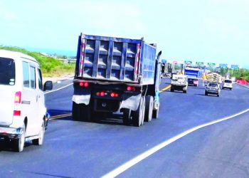 Se intensifica tránsito por la Circunvalación de Baní despejando calles de la población