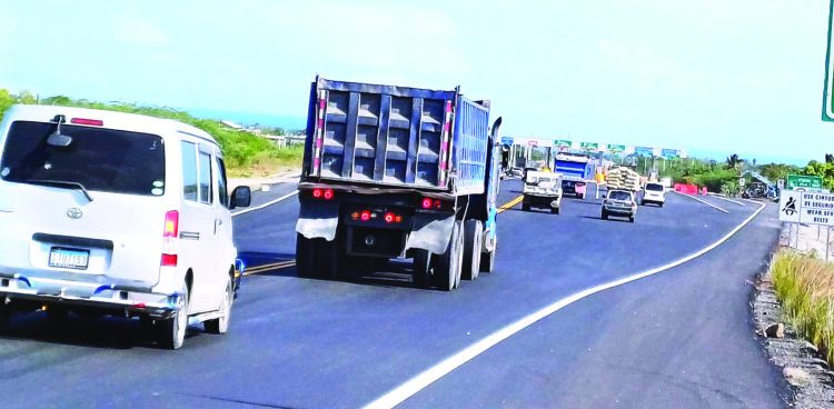 Se intensifica tránsito por la Circunvalación de Baní despejando calles de la población