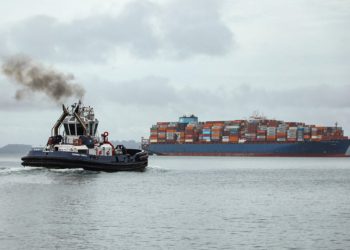 Autoridades del Canal de Panamá prometen reducir contaminación