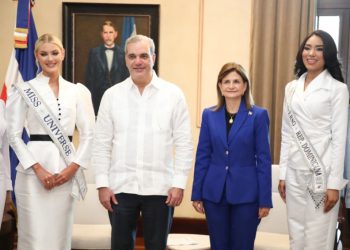 Miss Universo y Miss RD visitan el Palacio Nacional