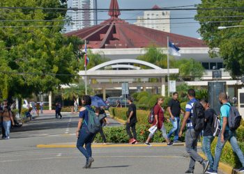 Universitarios se inclinan por carreras con menos demanda en el mercado laboral