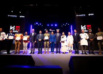 El Indotel entrega 30 mil becas para carreras STEM