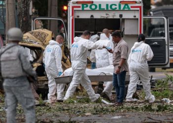 Al menos cinco muertos y 36 heridos en atentado contra base aérea colombiana
