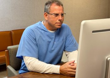 Niegan libertad condicional a Erik Menéndez, décadas después del asesinato de sus padres en EEUU