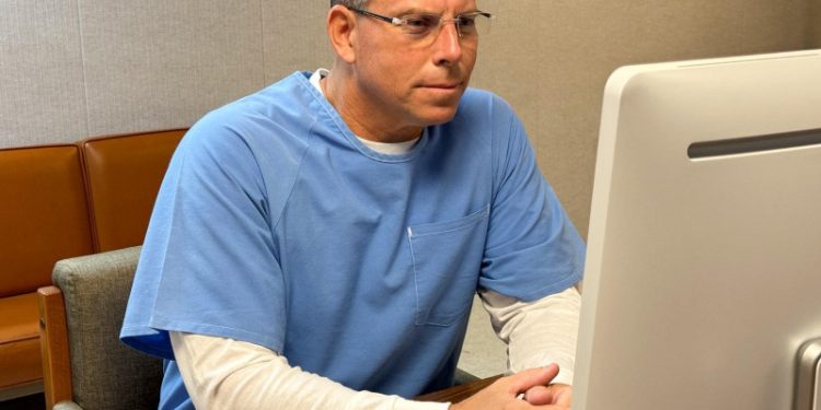 Niegan libertad condicional a Erik Menéndez, décadas después del asesinato de sus padres en EEUU