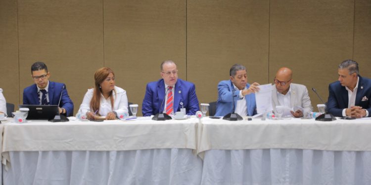 Magín Díaz: Presupuesto reformulado prioriza inversión pública sin afectar 4% de la educación