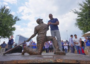 El inmortal Adrian Beltré ahora tiene una estatua en Arlington