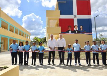 Gobierno dice entregó más de mil aulas para el nuevo año escolar