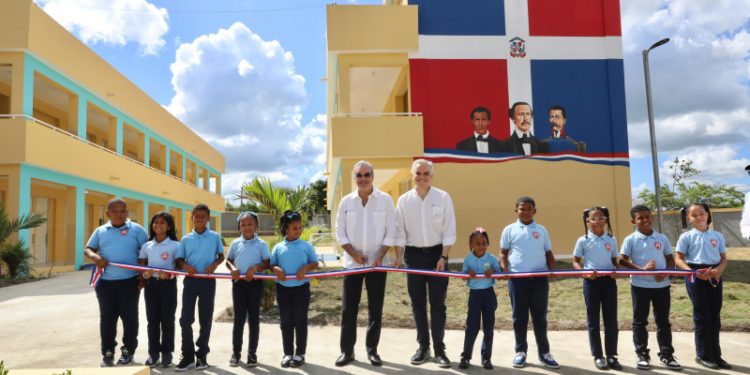 Gobierno dice entregó más de mil aulas para el nuevo año escolar