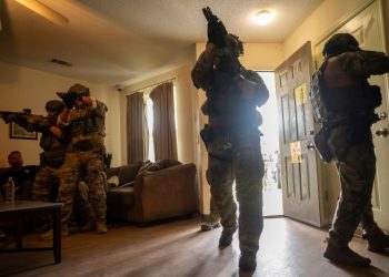 Cuatro maneras en que ICE capacita a agentes nuevos