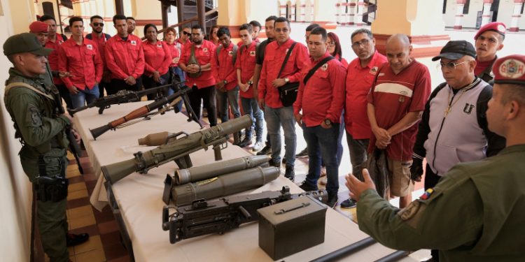 Maduro convoca a jornada de alistamiento