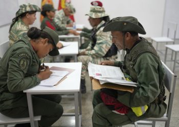 El chavismo se moviliza en comunidades para respaldar a Maduro ante "amenazas" de EE.UU.