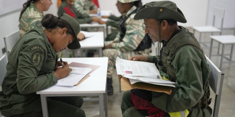 El chavismo se moviliza en comunidades para respaldar a Maduro ante "amenazas" de EE.UU.