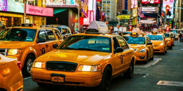 Taxistas amenazan con paralizar el servicio en Nueva York