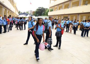 Funcionarios se desplazaron a provincias para inaugurar el año escolar