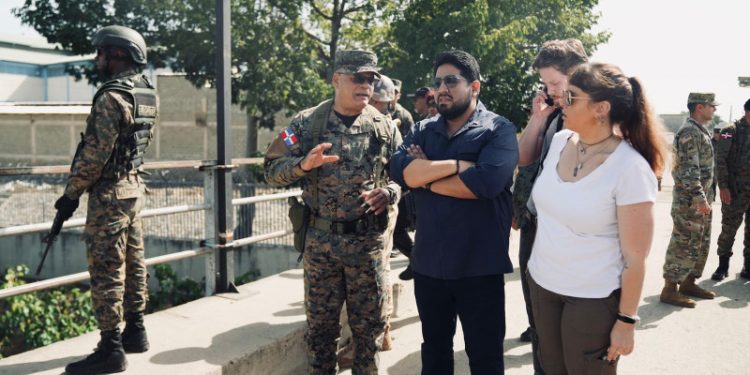 Ministro de Defensa explica acciones de organismos del Estado en frontera a subsecretario de EE.UU.