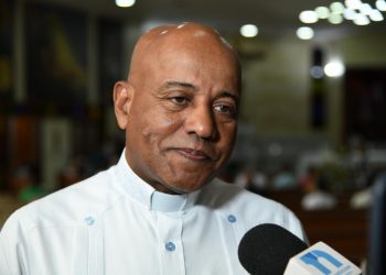 Obispo Manuel Ruiz advierte sobre salud mental tras casos de padres que atentan contra sus hijos