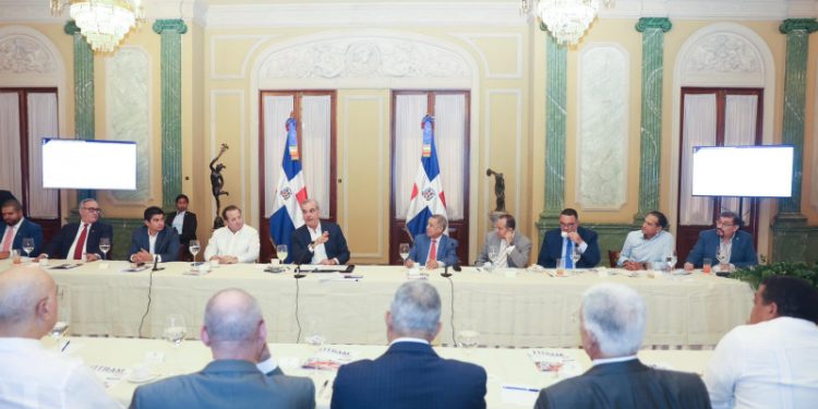 Abinader anuncia licitación para construir el monorriel de Santo Domingo