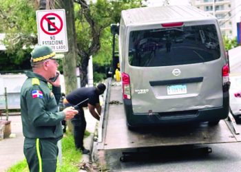 TSA rechaza acción contra cobro de multas y costo grúa por mal estacionamiento
